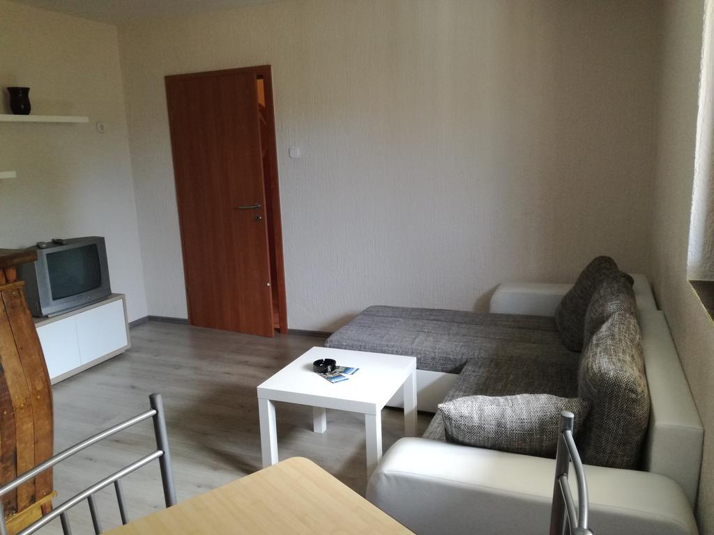 Apartment Nela Funtana Exterior foto